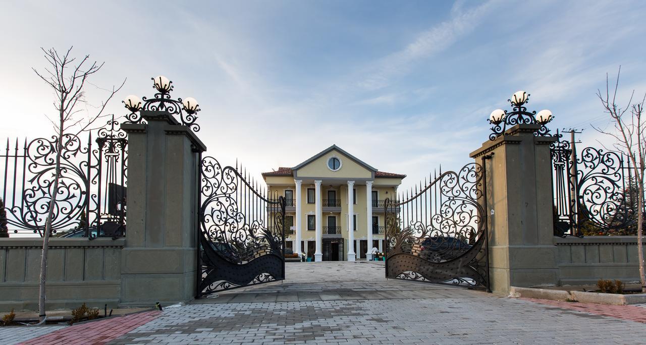 "L'Art De Vivre" Resort Korce Zimmer foto